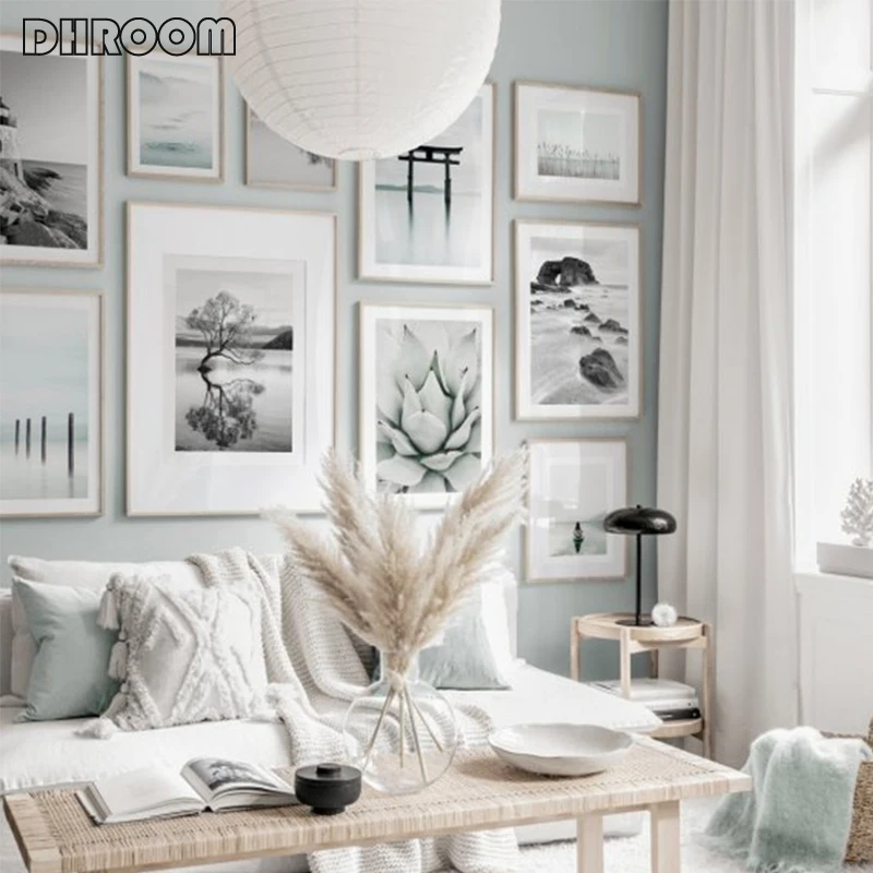 Черно-белая картина на холсте пейзажа с северным светом голубого озера в скандинавском стиле современного декора для дома