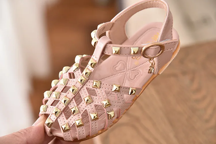 Сандалии для девочек Детская обувь принцессы Дышащая с заклепками мягкой