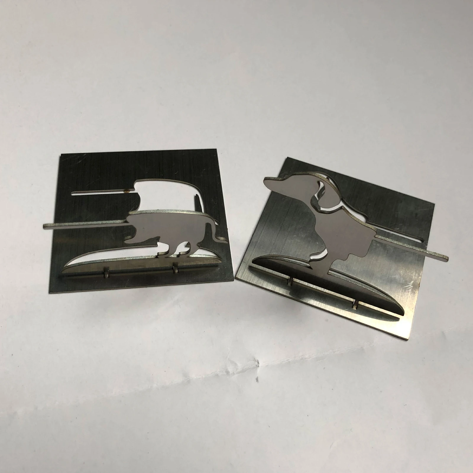 

2pcs/1Set Stainless Steel Hot Dog Rack BBQ Stand Dog-Shaped Barbecue Tool Rustproof Roasting Holder Barbecue Roasting Stick