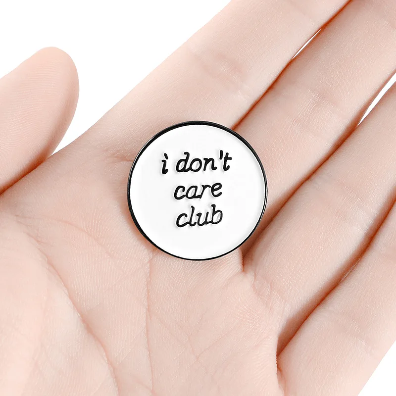 Мультяшная белая круглая эмалированная брошь I Don't Care Club милая простая булавка