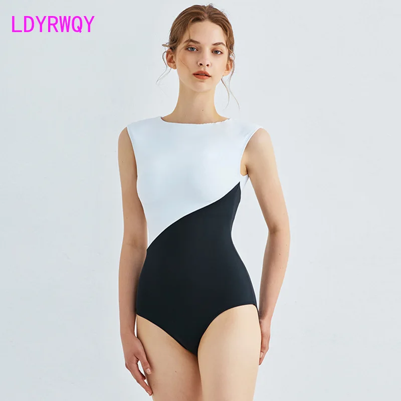 

2022 new Hepburn style black and white temperament pure color fight receiving waist one-piece swimsuit female bikini