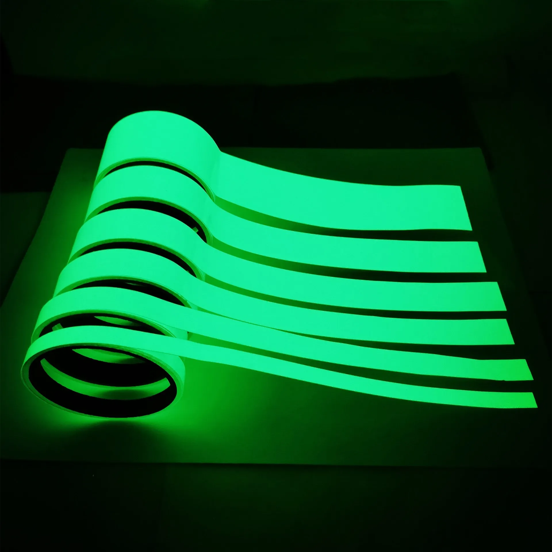 

1cm * 3m luminous fluorescent self-adhesive luminous tape safety and safety home decoration warning tape glows in the dark