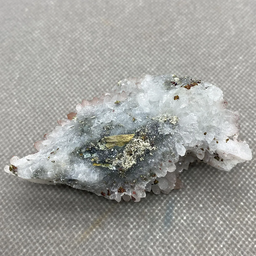 

Natural red crystal coexists with chalcopyrite