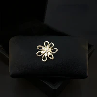 new flower brooch anti exposure buckle high end women small and exquisite suit rhinestone jewelry accessories fixed clothes pins