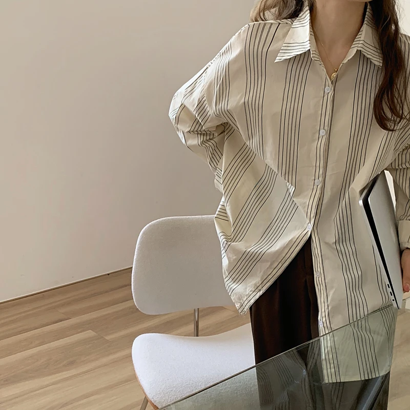 

Spring and Autumn 2020 New Style, Women's Striped Shirt, Korean Version of Three Colors Loose Show Thin Lapel Long Sleeve