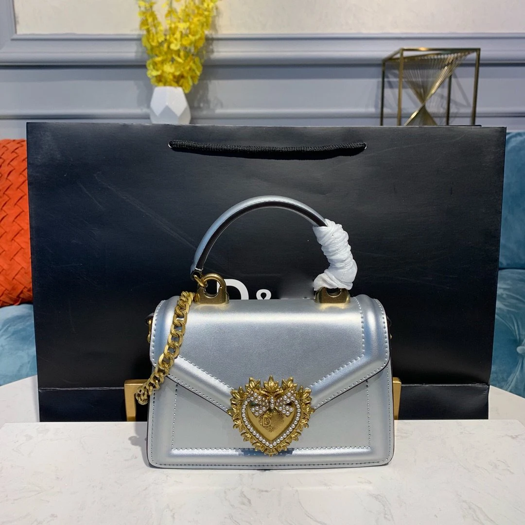 Известная брендовая дизайнерская женская сумка на плечо цепочке с буквенным