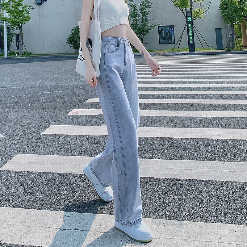 

Модные джинсы с высокой талией и широкими штанинами