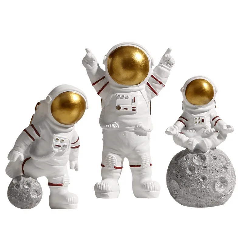 

Resin Astronaut Figurines Fashion Spaceman With Moon Sculpture Decorative Miniatures Cosmonaut Statues Gift for Man Boyfriend