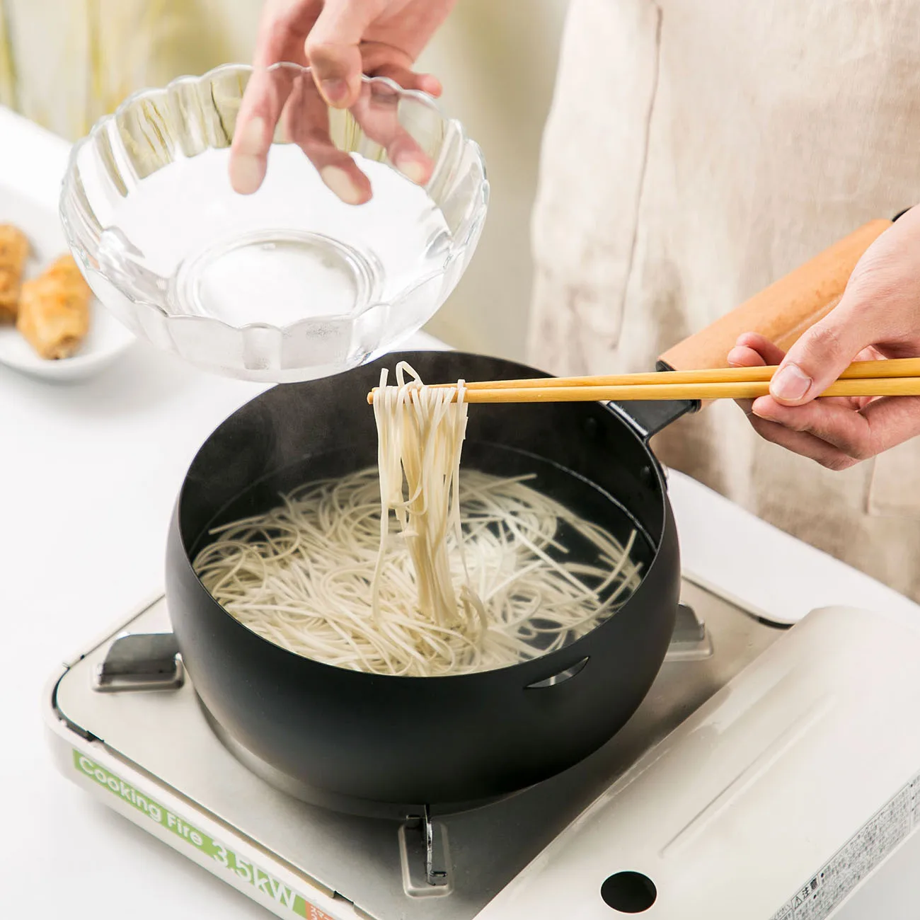 

Kitchen Pot Tempura Frying Pot Japanese Style Deep Fryer Frying Pots With Basket Wood Handle Household Cookware Kitchen