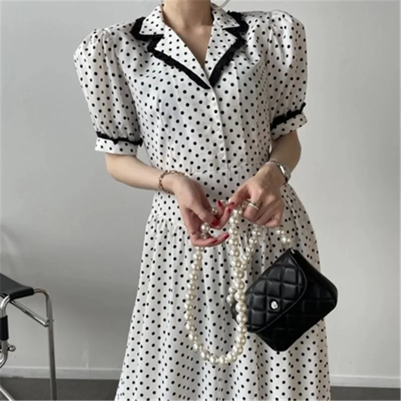 

Тонкое платье в горошек в стиле ретро