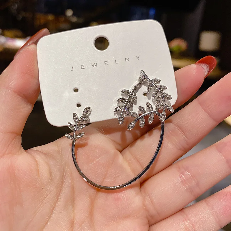 Женские простые серьги-гвоздики с фианитами изящные серьги листьями |