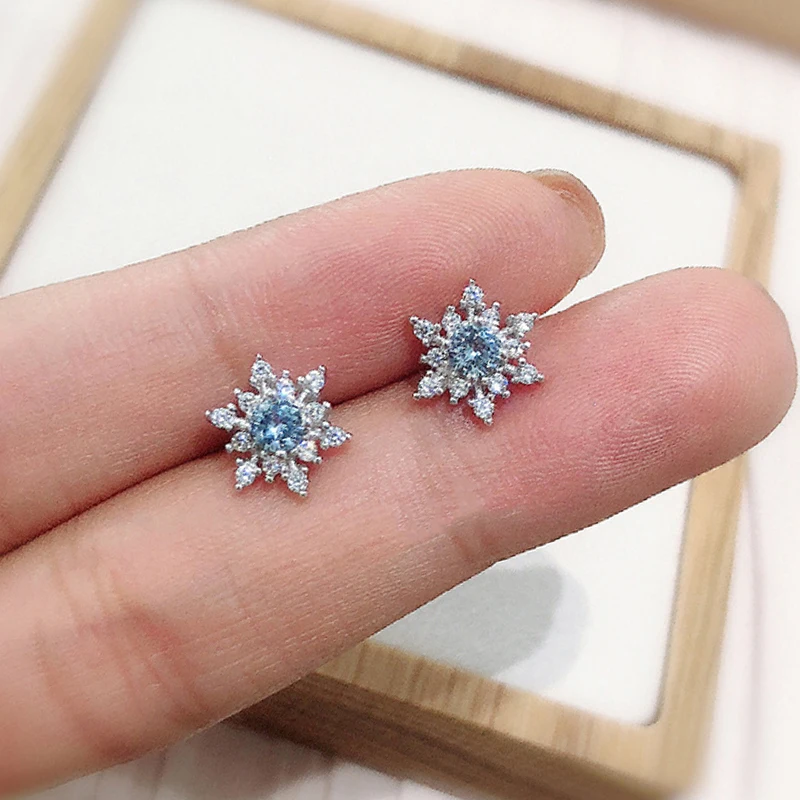 

Cute Snowflake Earrings Fashion Small Earrings Christmas Tree Stud Earrings Blue Crystal for Girls 2022 Trend New Jewelry Gift