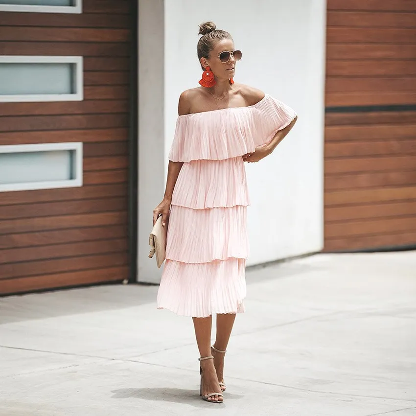 Женское платье без бретелек с открытыми плечами элегантное однотонное средней