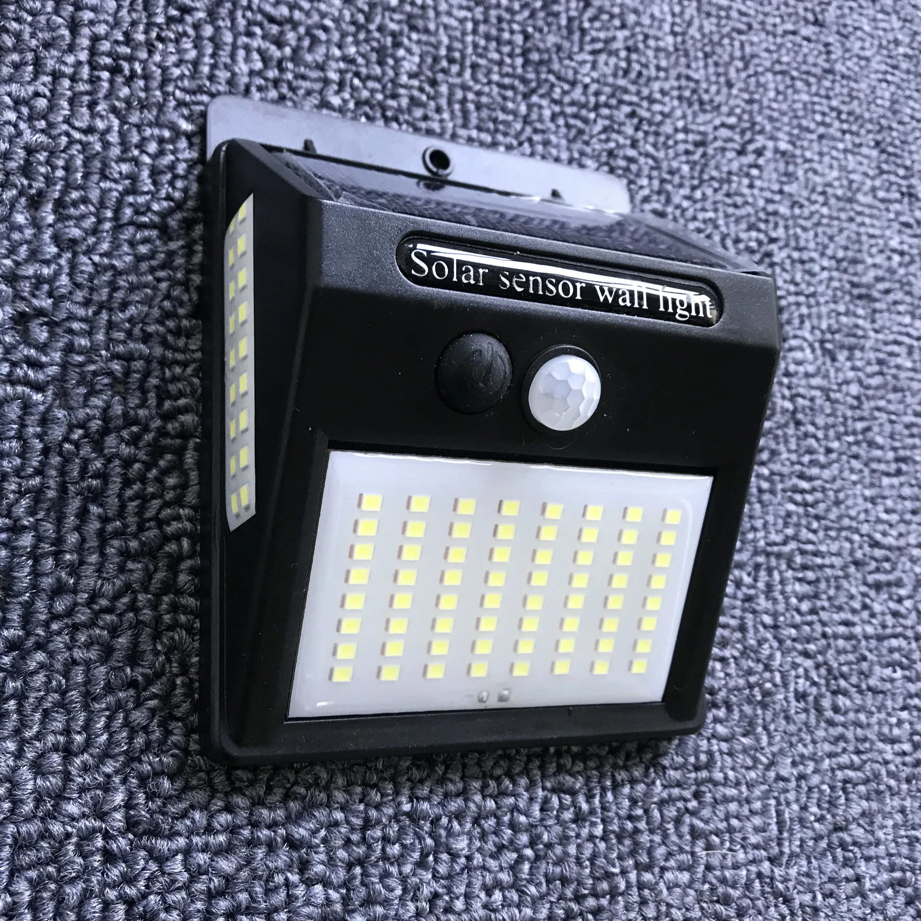 Садовый светильник на солнечной батарее с датчиком движения 100