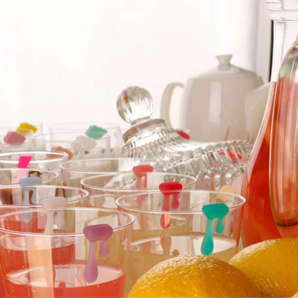 

6pcs Silicone Water Drop Shape Glass Marker Creative Drinking Cup Identifier Party Cup Sign (Random Color)