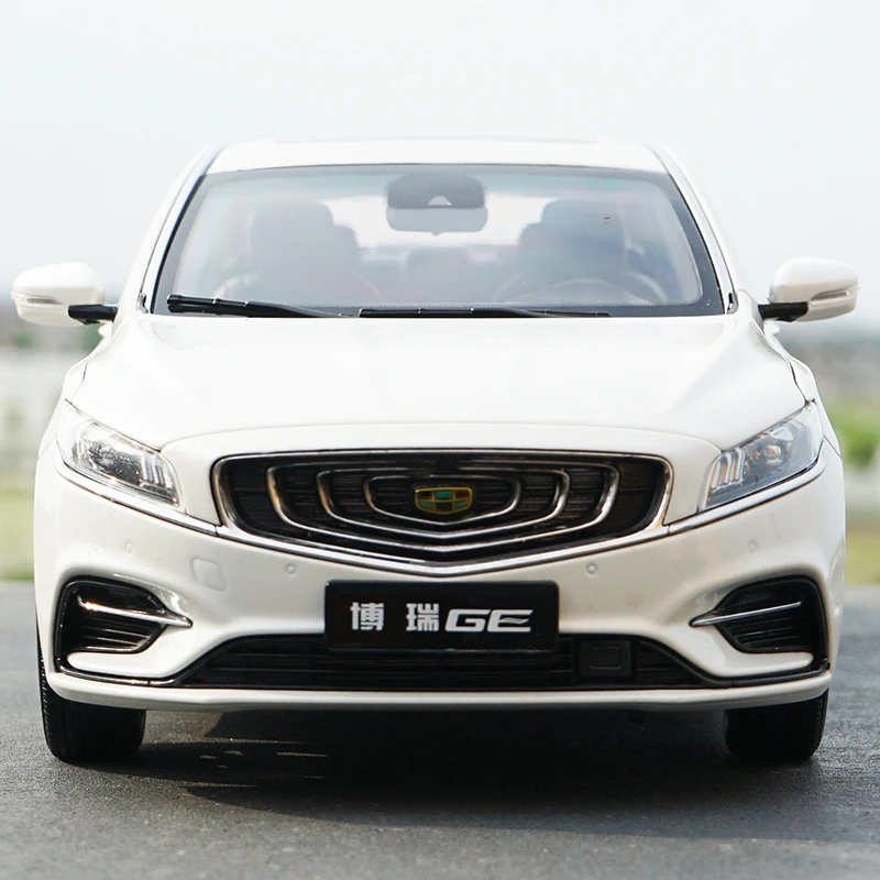 

1:18 Alloy Pull Back Toy GEELY GE PHEV diecast Toy Car Miniature Collectable miniature model of Children's toy vehicle Gift