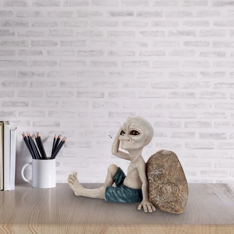 Miniatures Outer Space Alien Touching Head Statue Resin Crafts Surfing Sculpture Figurine Outdoor Home Decoration | Дом и сад