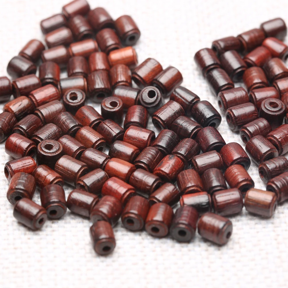 Деревянные бусины в форме бочонка из натурального красного дерева разбросанные 5