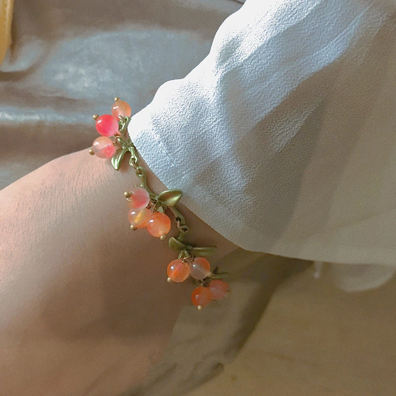 Брошь HUANZHI 2020 NEW Autumn Winter Plant Flowers Leaves Fruit Orange Art Vintage для женщин, аксессуар для свитера и пальто с растительным орнаментом.