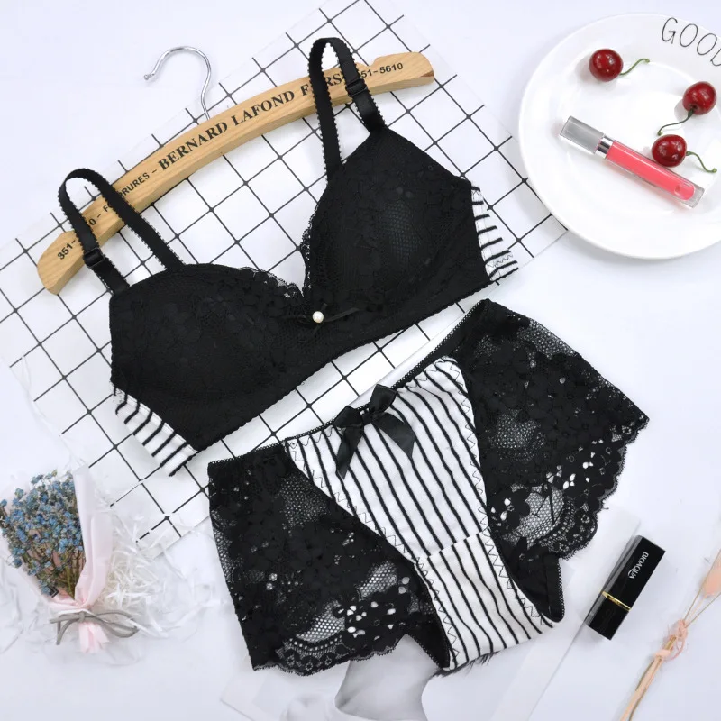 Комплект нижнего белья женский кружевной бюстгальтер пуш-ап и трусики в полоску