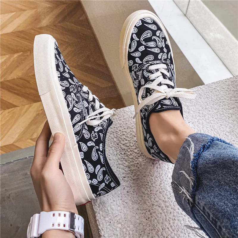 

New Fashion Leopard Shoes Men Flat Casual Men Skateboard Shoes Low Animal Leopard Print Canvas Sneakers For Men zapatillas lona