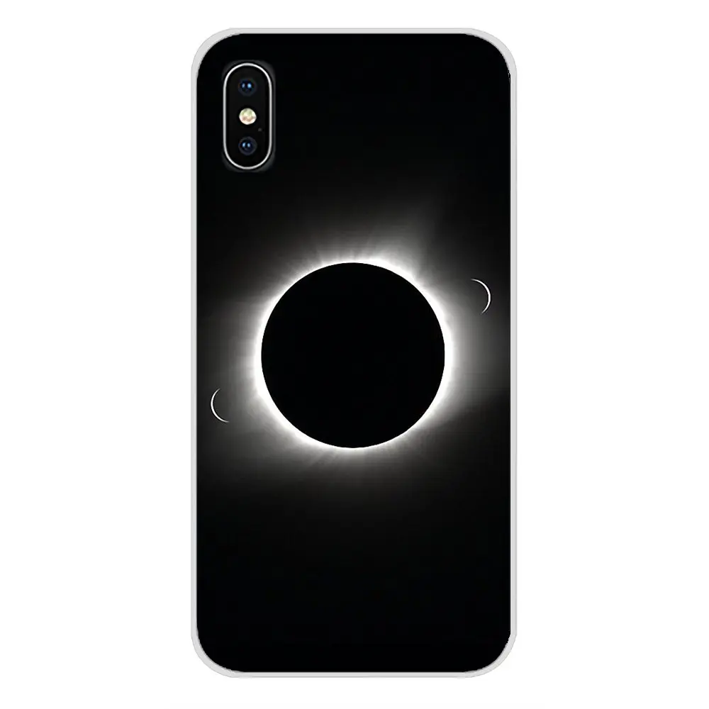 Планета черно-белого цвета с изображением солнца Луны звезд мобильный телефон