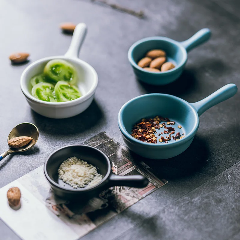 Матовое керамическое блюдо с одной ручкой в скандинавском стиле посуда для