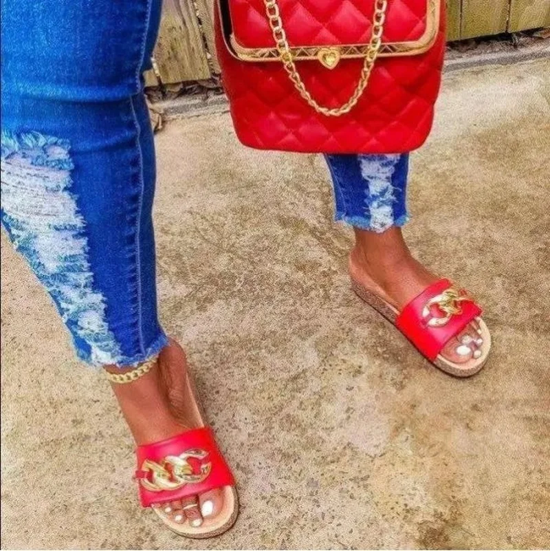 

2021 Summer New Fashion Versatile Flat Heel Thick Bottom Metal Button Wear Cool Half Slippers Casual Beach Shoes Antiskid 5KE153