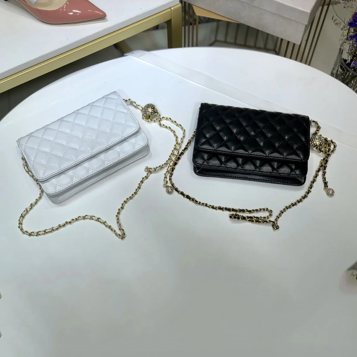 

2021 jewelry brand. High quality and fashionable women's bag with exquisite metal ball and accessories
