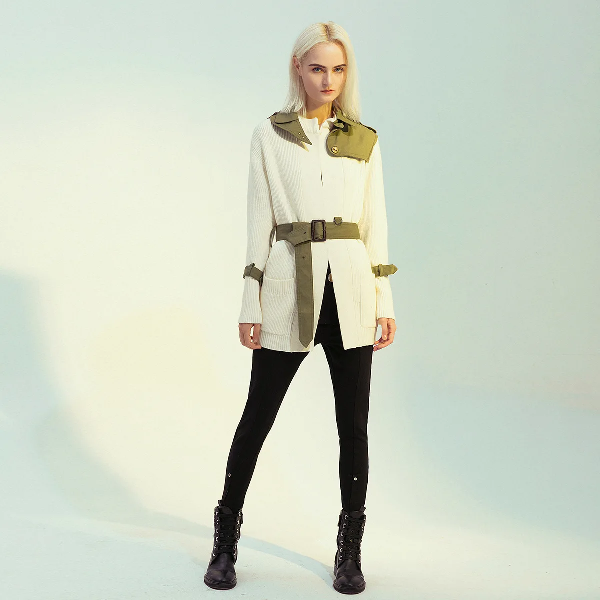 Женская зимняя меховая куртка DEAT зеленая с отложным воротником и длинными