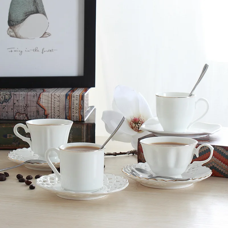 

Модная и простая кофейная чашка и блюдце из костяного фарфора в современном стиле, фарфоровый кофейный набор, чайная чашка и блюдце, Рождест...