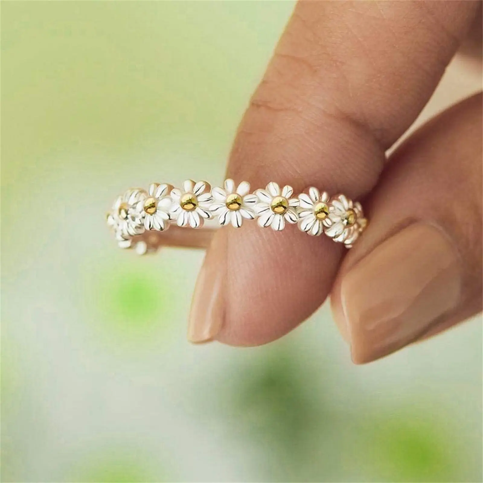 

Sweet Little Daisy Ring for Women Mini Cute Drip Glaze White Flower Rings Adjustable Open Cuff Party Wedding Beauty Jewelry Gift