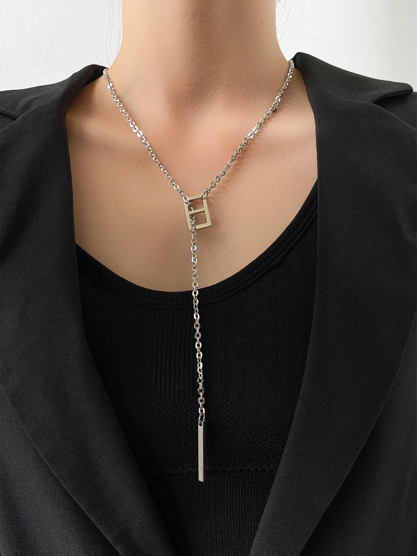 

Aprilwell One Piece Geometric Pendant Necklace for Women Aesthetic 2021 Trend Kpop Choker Chains Lady Fashion Jewelry Streetwear