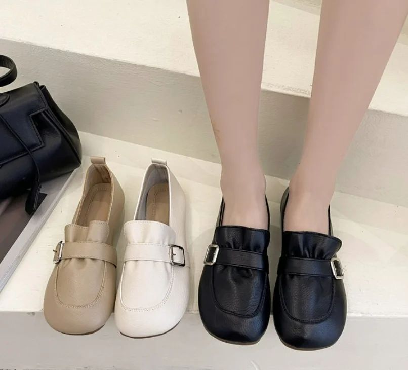 

Breathable Autumn new soft leather soft bottom women loafers fashion flat shoes belt buckle Shoes