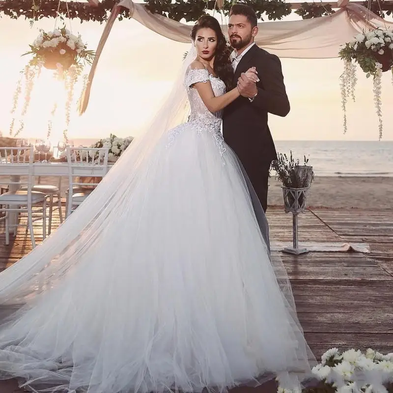 

Fluffy Tulle Wedding Dresses Lace Appliques Off Shoulder Lace-Up Ball Gown Bridal Dress Glamorous Saudi Arabia Wedding Dresses