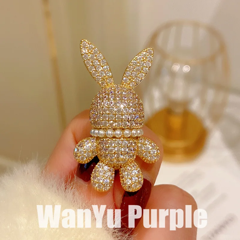 

2021 new Korean high-grade light rabbit Brooch Female animal zircon pin brooch jewelry luxury