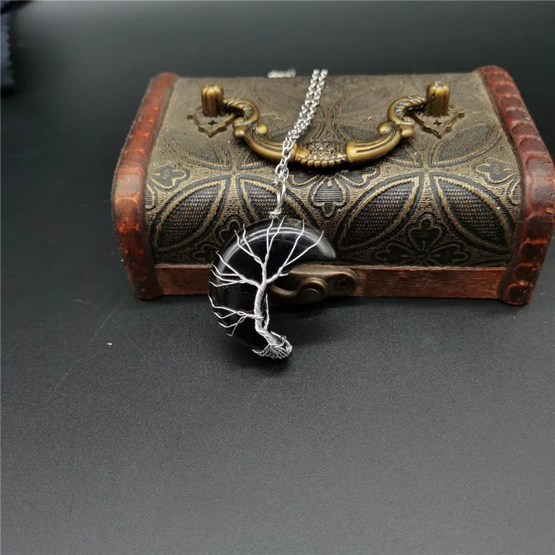 

1pcs Natural Stones Moon Crescent Necklaces Pendants Quartz White Stone Gold Color Reiki For Women Jewelry Gift