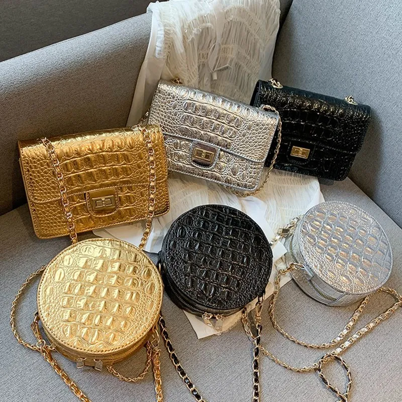 Женская сумка на плечо с цепочкой из крокодиловой кожи серебристого и золотого