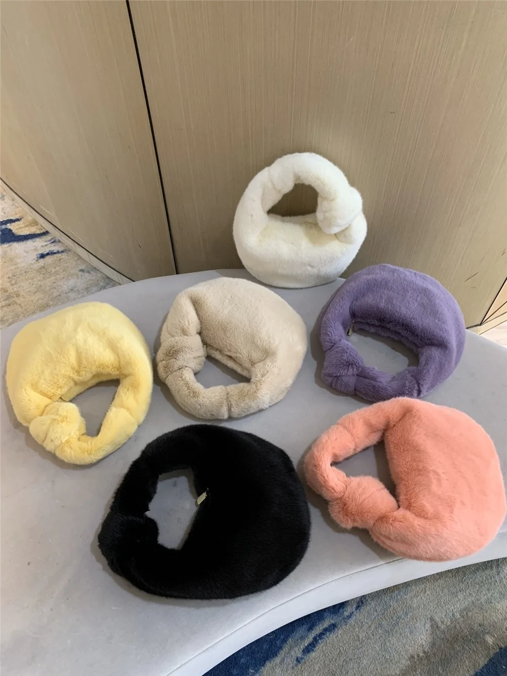

2021 Autumn and Winter New Furry Armpit Bag Wrist Black Bag