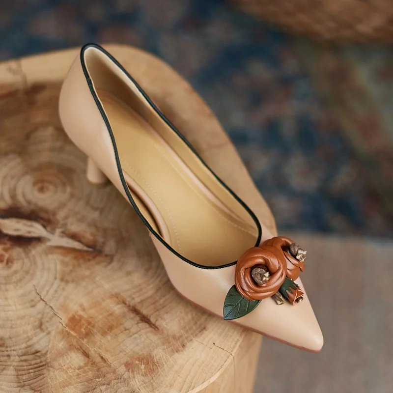 Туфли-лодочки женские кожаные с цветочной вышивкой высокий каблук модельные