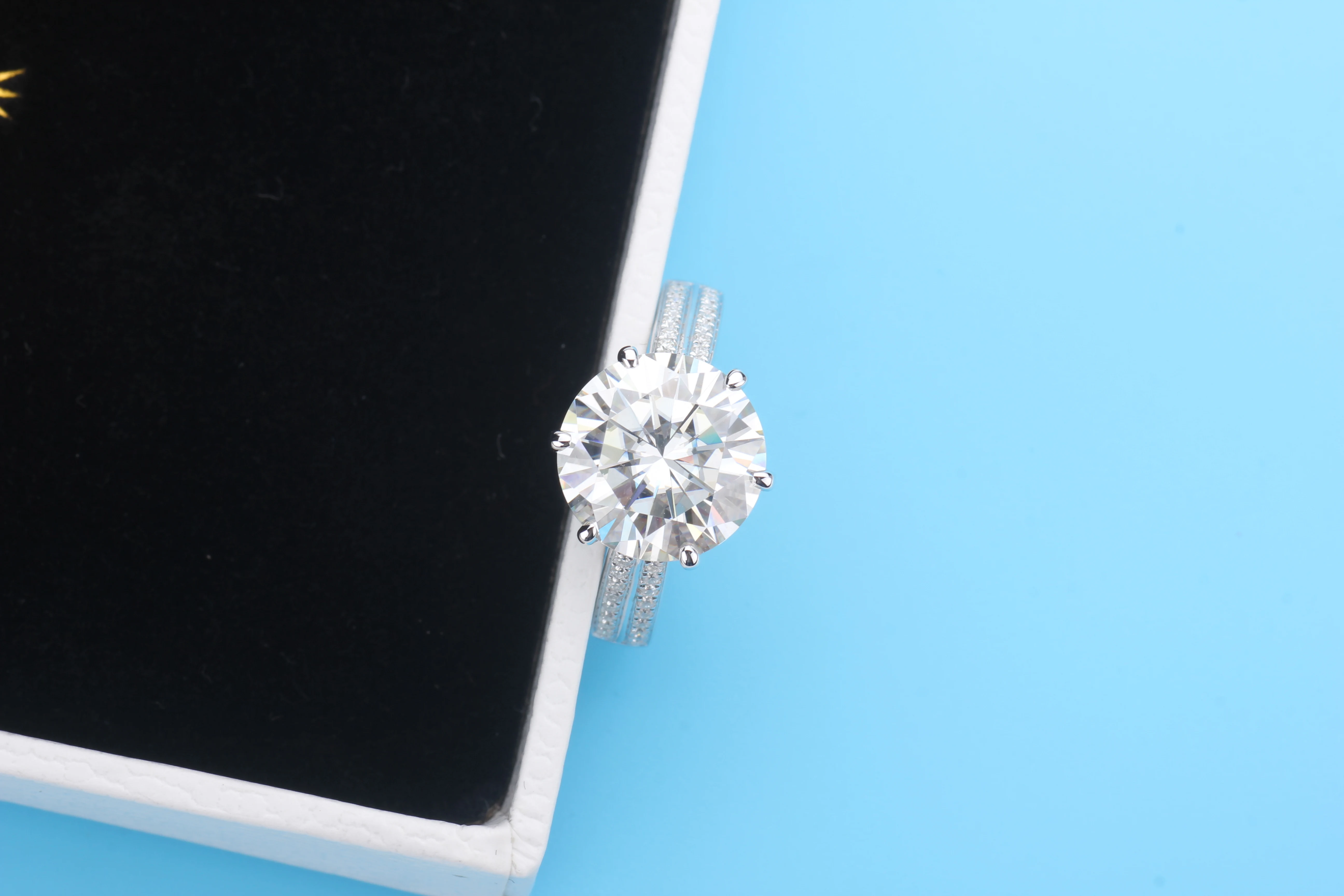 Женское Обручальное кольцо с муассанитом 18 к | Украшения и аксессуары