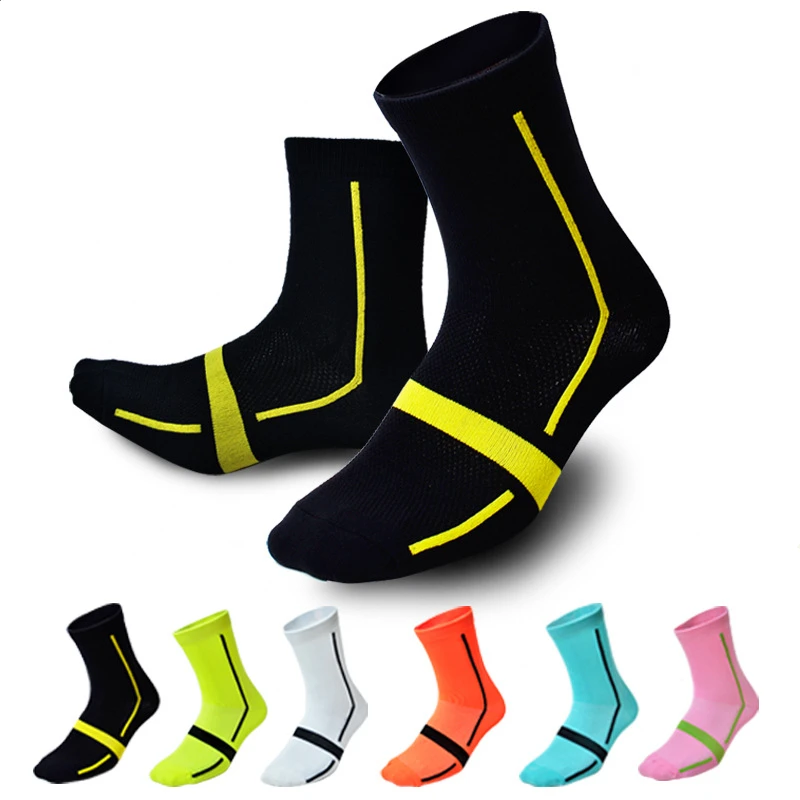 

New Unisex Outdoor Cycling Socks Men's Summer Middle Tube Breathable Running Socks Solid Color Quick Drying Bicycle Socks