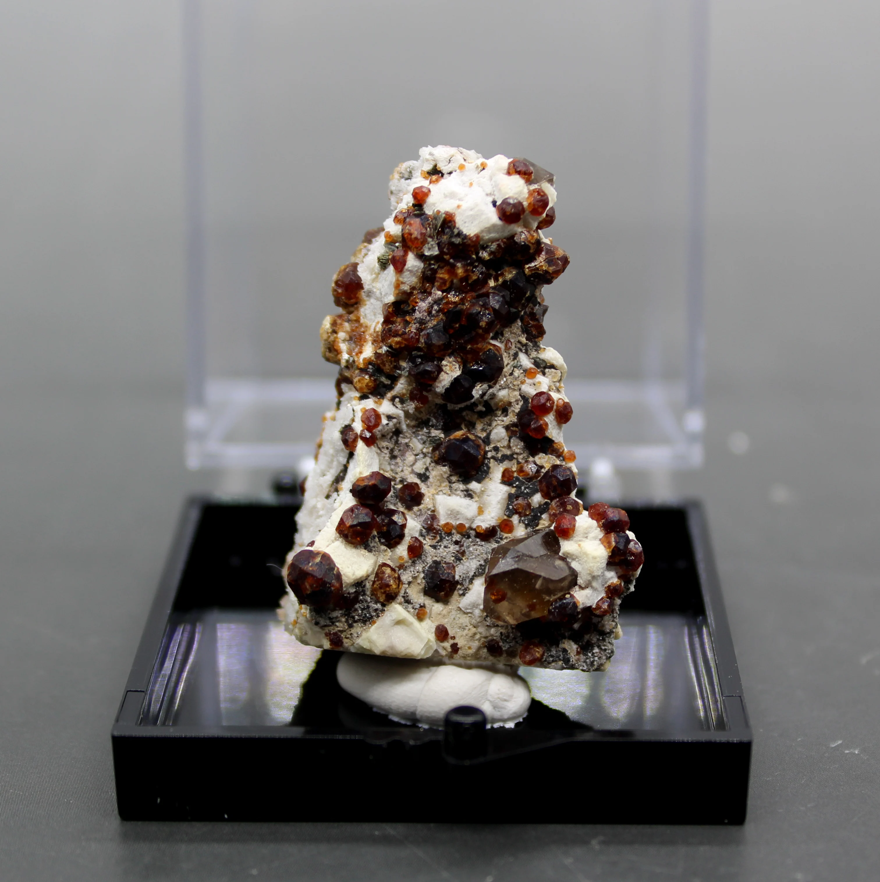 

100% natural Garnet mineral specimen stones and crystals healing crystals quartz (box size 5.2 cm)