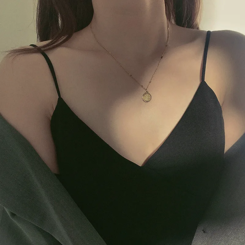 

Simple national style restoring ancient ways Fu Word round pendant female titanium steel 14K gold necklace high-grade sense of m