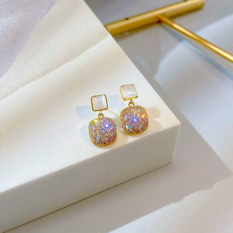 

2021 New Luxury Geometric Pendant Earrings Exquisite Zircon Opals Inlaid Drop Earrings for Women Temperament Jewelry on Ears