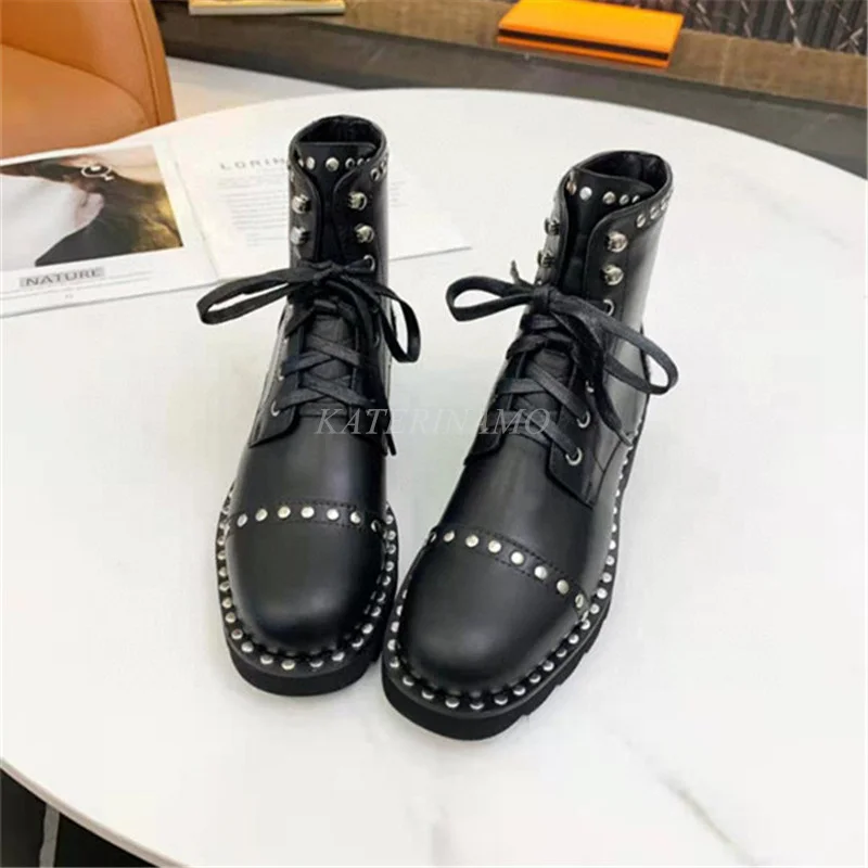 

Brand Designer Genuine Leather Ankle Boots Women Metal Decor Round Toe Platform Ladies Shoes Fashion Short Boots Spring Autumn