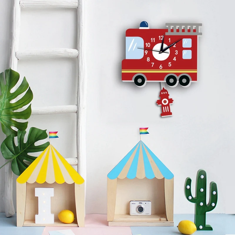 Настенные часы Пожарная машина с маятниковым бесшумным механизмом забавные
