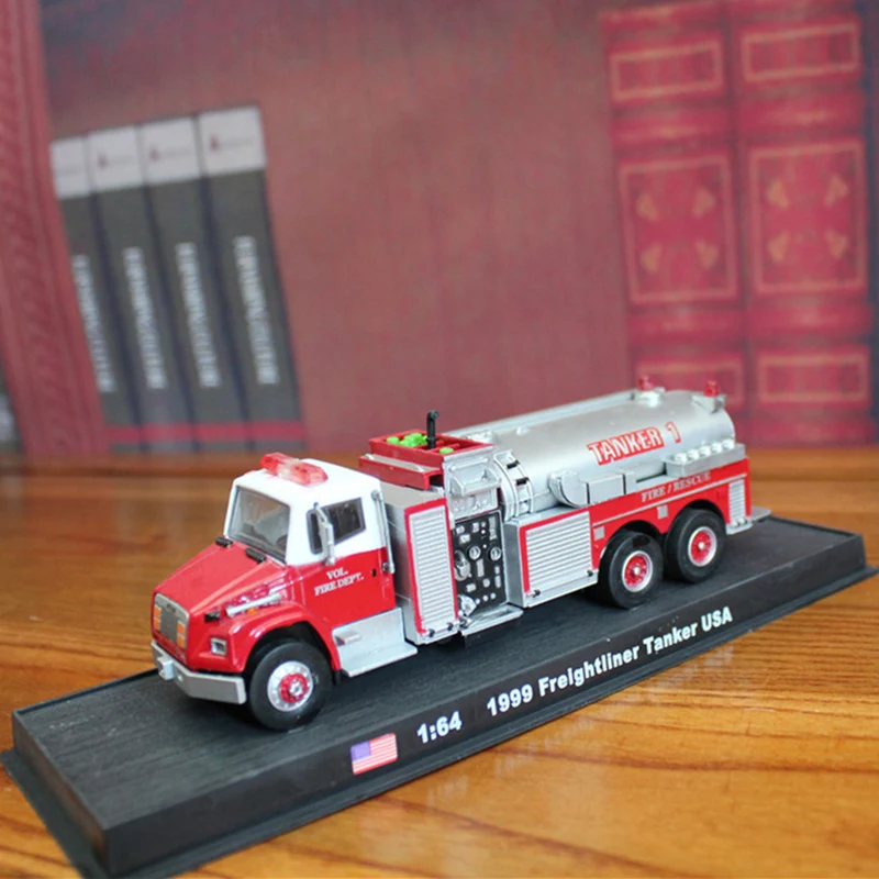 1:64 Scale 15CM American Flaina Water Tank Fire Truck 1999 Freightliner Tanker Simulation alloy car model Kids Gifts Collection |