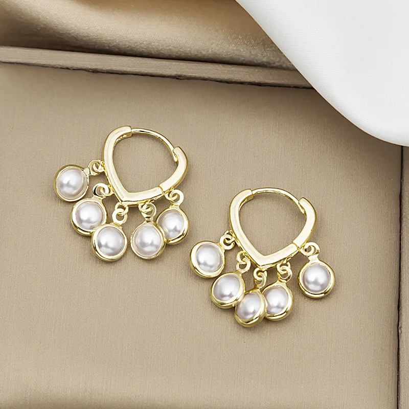 

Hong Kong Style Retro Disc Pearl Earrings 2021 Design Round Tassel Earrings for Women Earrings Trendy 2020 Jewelry