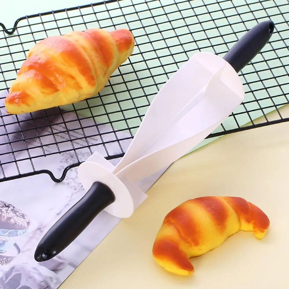 

DIY Croissant Rolling Pin Non-Stick Cutter Cake Dough Roller Baked Croissant Pastry Baking Tools Noodle Biscuit Fondant Cake